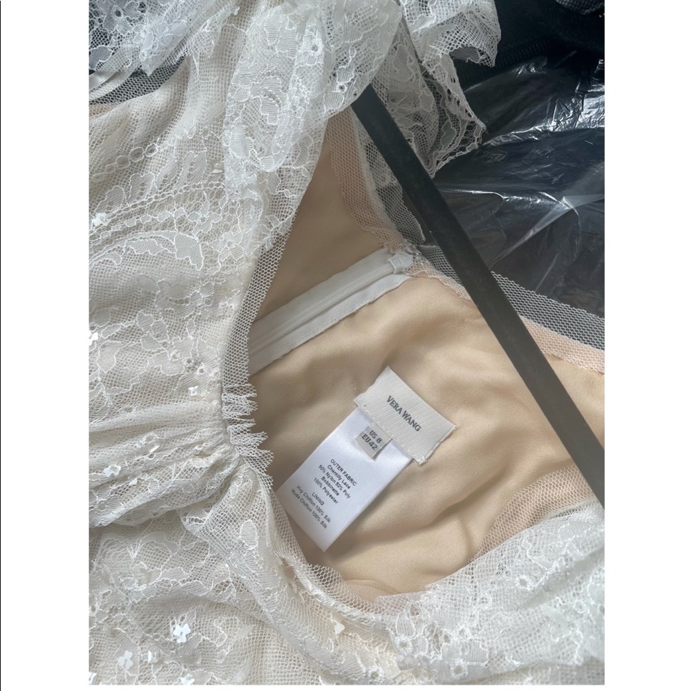 Vera Wang Ivory Embroidered Lace Wedding Gown;US 8 - Picture 4 of 11